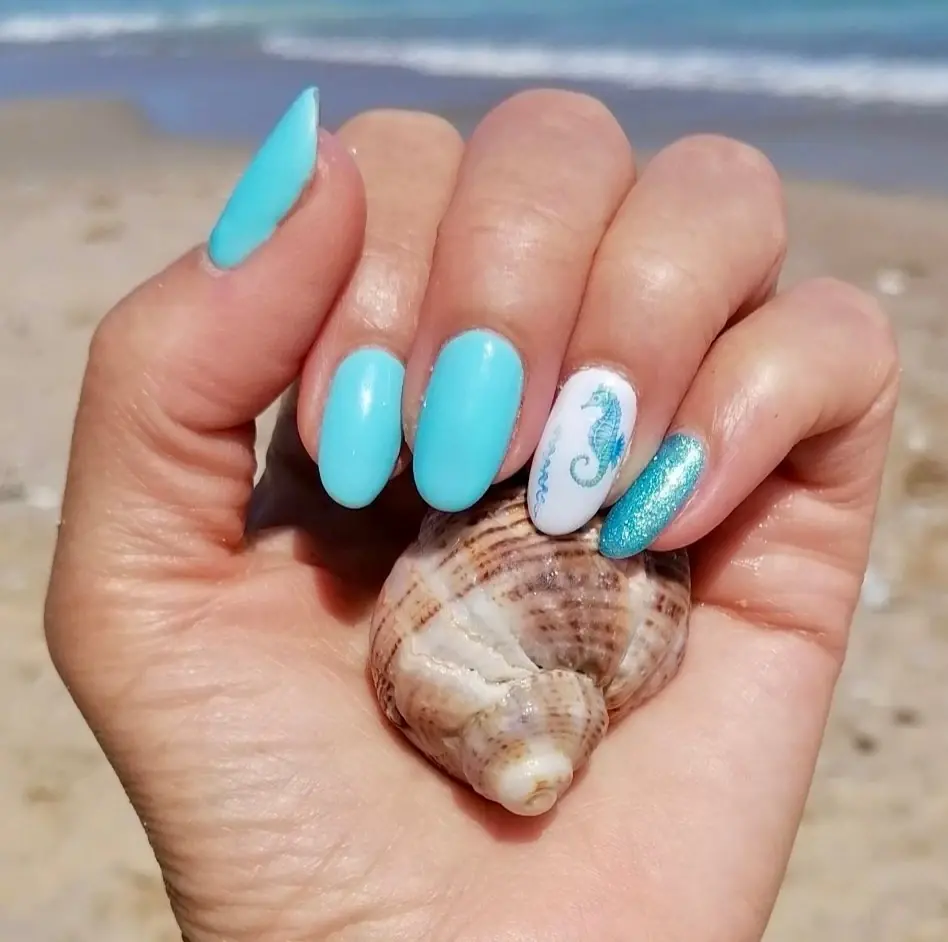 Летен тюркоазен маникюр с морско конче, nail art Diamond Beauty Care