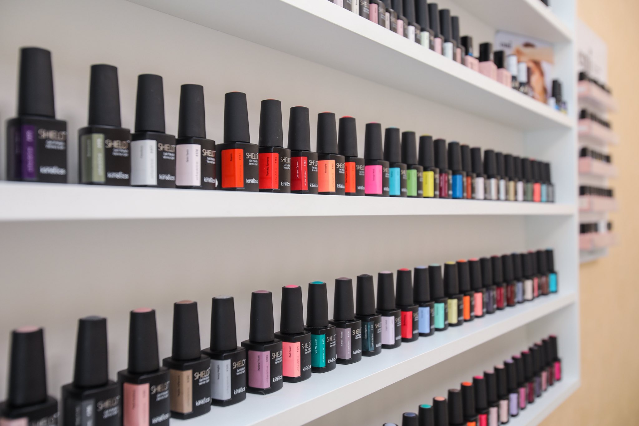 Diamond Beauty Care, професионални продукти и цветове в студиото