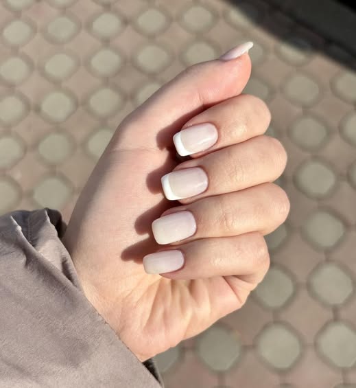 Класически бял френски маникюр с гел лак, Diamond Beauty Care София